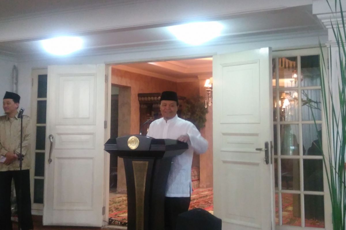 Wakil Ketua MPR Hidayat Nur Wahid memberikan tausiyah saat buka puasa bersama di rumah dinasnya, Jakarta Selatan, Minggu (11/6/2017).