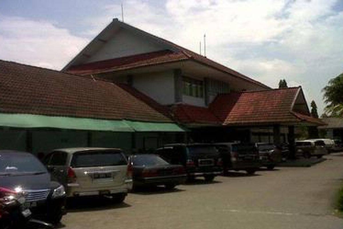 Tiga hari sesudah diserbu oleh gerombolan bersenjata api, aktivitas di di Desa Sumberadi, Mlati, Sleman, DI Yogyakarta, Senin (25/3/2013), telah berlangsung normal.