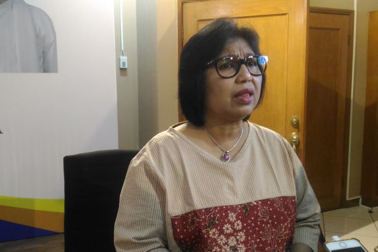 Juru bicara Tim Kampanye Nasional (TKN) Joko Widodo-Maruf Amin, Irma Suryani Chaniago saat memberikan keterangan pers di Jakarta, Senin (26/11/2018). 