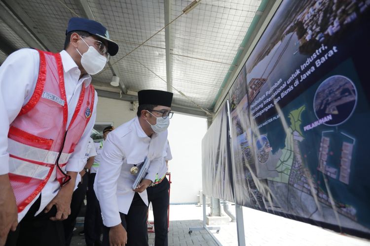 Gubernur Jawa Barat Ridwan Kamil saat rakor bersama Menko Marves dan Kemenhub di Pelabuhan Patimban, Kabupaten Subang, Kamis (18/11/2021).