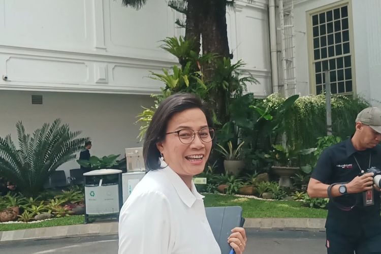 Menkeu Sri Mulyani Indrawati di Istana Kepresidenan, Jakarta, Senin (5/1/2024).