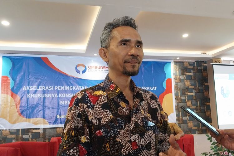Kepala Ombudsman NTB saat memberikan keterangan pers di Sumbawa Rabu (1/11/2023)