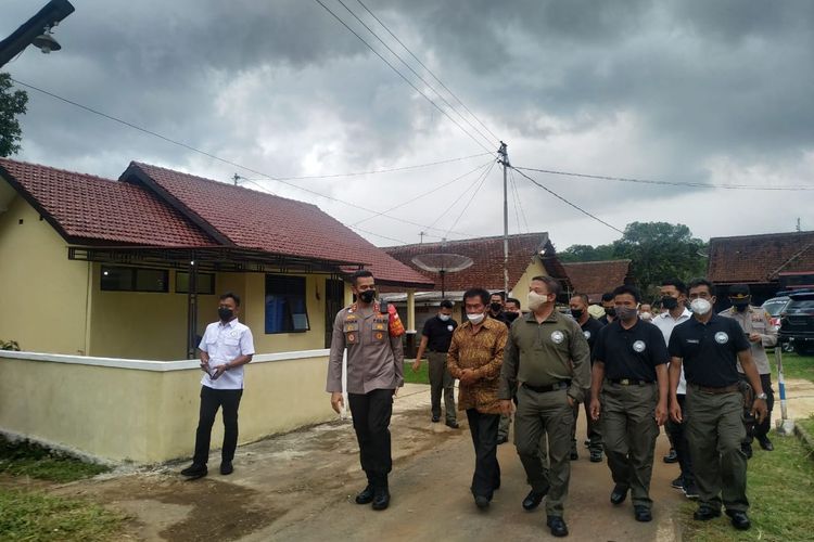 Kapolda Riau Irjen Pol Agung Setya Imam Effendi meninjau Mapolsek Bawen