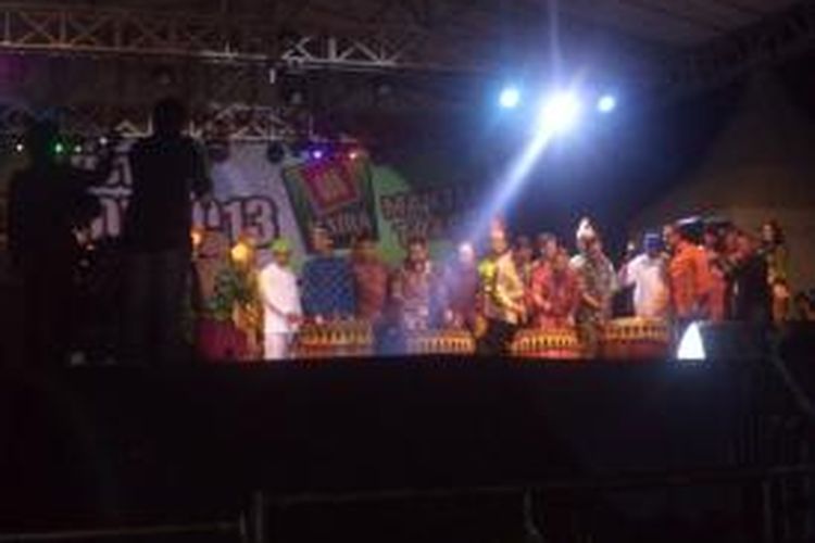 Festival Tabot 2013 dibuka secara resmi oleh Gubernur Bengkulu Junaidi Hamsyah.