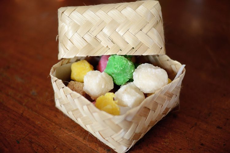 Ilustrasi geplak kelapa khas Yogyakarta untuk oleh-oleh. 