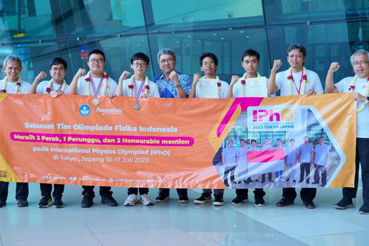 Siswa Indonesia Raih Prestasi Membanggakan di International Physics Olympiad (IPhO) 2023