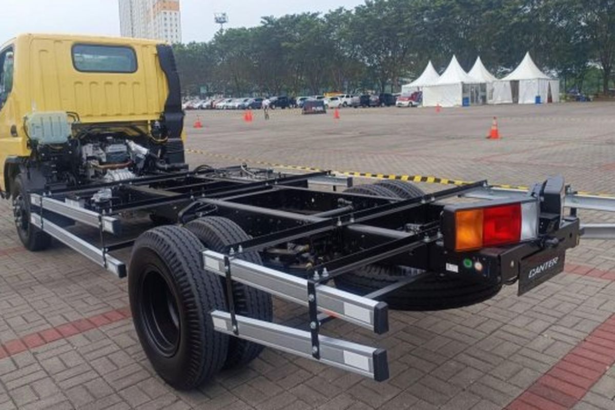 Alasan Kenapa Lampu Belakang Truk Tampil Sederhana Alasan Kenapa Lampu Belakang Truk Tampil Sederhana