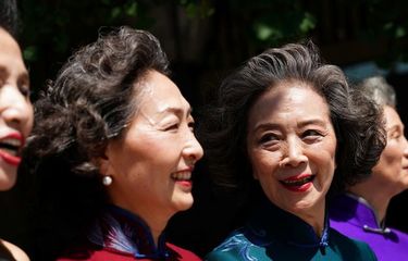 Empat Nenek Modis Jadikan Jalan Raya di China sebagai “Catwalk”
