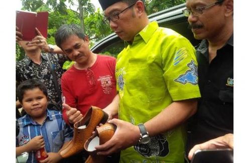 Ridwan Kamil Luncurkan Sepatu “RK Fashion”