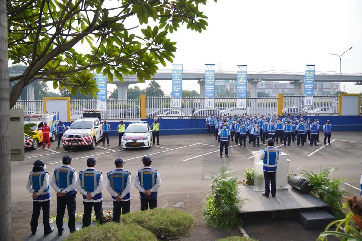 Jasa Marga menggelar Kick Off Satgas Jasa Marga Siaga Operasional Hari Raya, mengantisipasi peningkatan mudik jelang Lebaran, di Jakarta, Selasa (5/4/2022).