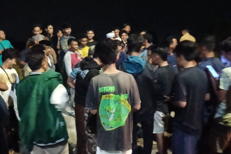 Nekat Todongkan Pisau Saat Kepergok, 2 Maling Gudang di Pasuruan Babak Belur Dihajar Massa