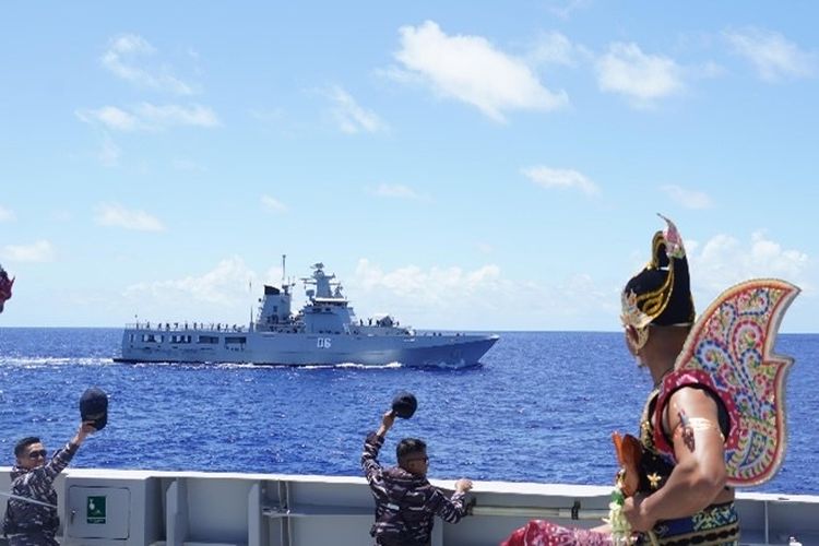 Kapal Perang Republik Indonesia (KRI) Eddy Martadinata-331 menggelar latihan dengan dua kapal perang Brunei Darussalam, KDB Darussalam-06 dan KDB Darulaman-08, di Laut Filipina hingga Laut Mariana pada Minggu (9/6/2024) dan Senin (10/6/2024).  Ketiga kapal perang itu menggelar latihan di tengah pelayaran bersama menuju ke Guam dalam rangka Latihan Bersama (Latma) Multilateral Rim Of Pacific (Rimpac) 2024.