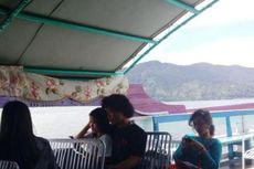 Pelesir ke Pulau Samosir, Pilih Naik Kapal Wisata atau Feri?