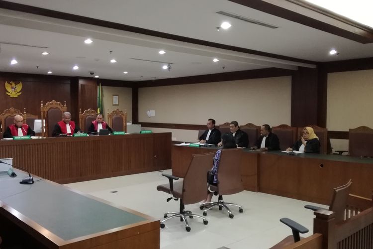 Seorang pengusaha bernama Nely Margaretha didakwa menyuap mantan Bupati Bengkayang Suryadman Gidot sebesar Rp 60 juta. Hal itu diungkapkan oleh jaksa Komisi Pemberantasan Korupsi (KPK) dalam surat dakwaan yang dibacakan di Pengadilan Tindak Pidana Korupsi, Jakarta, Senin (16/12/2019).