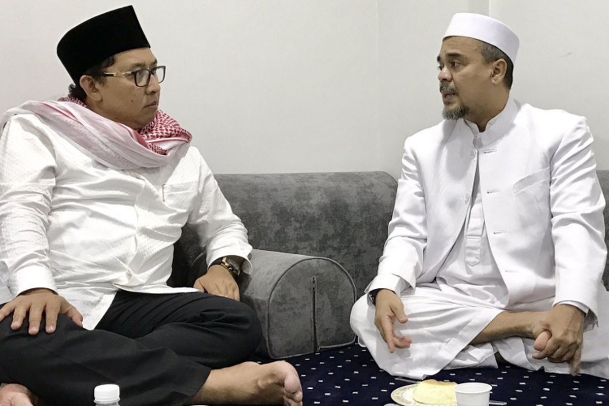 Wakil Ketua DPR RI Fadli Zon bersantap malam dengan Rizieq Syihab di sela-sela kunjungan ke Mekah meninjau persiapan haji Indonesia, Jakarta, Selasa (22/8/2017).