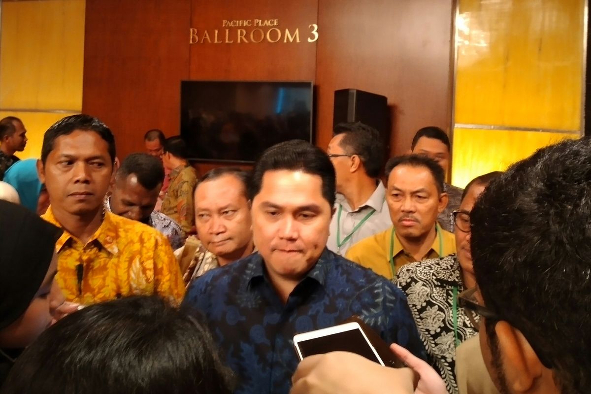 Menteri BUMN Erick Thohir memberikan keterangan pers di Hotel Pasific Place, Jakarta, Kamis (20/2/2020).