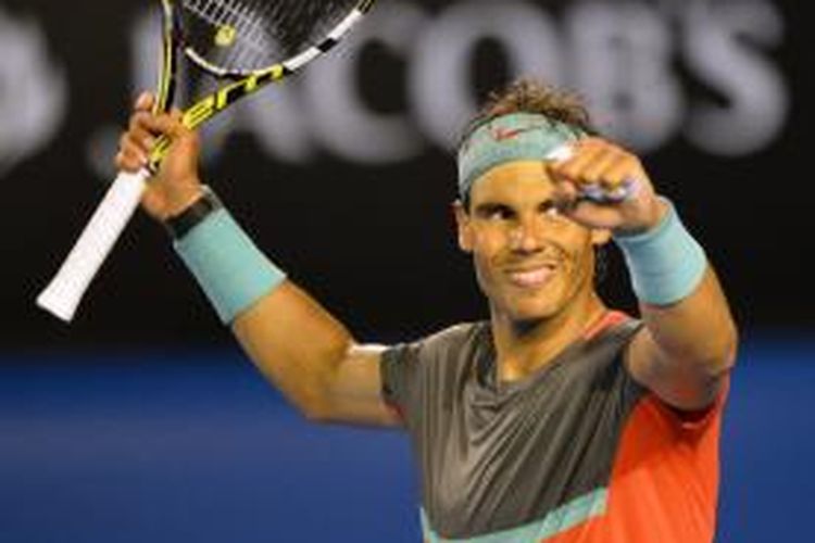 Petenis Sapnyol, Rafael Nadal merayakan kemenangan atas petenis Swiss, Roger Federer pada semifinal Australian Open di Rod Laver Arena, Melbourne Park, Jumat (24/01/2014). Nadal menang 7-6(4), 6-3, 6-3.