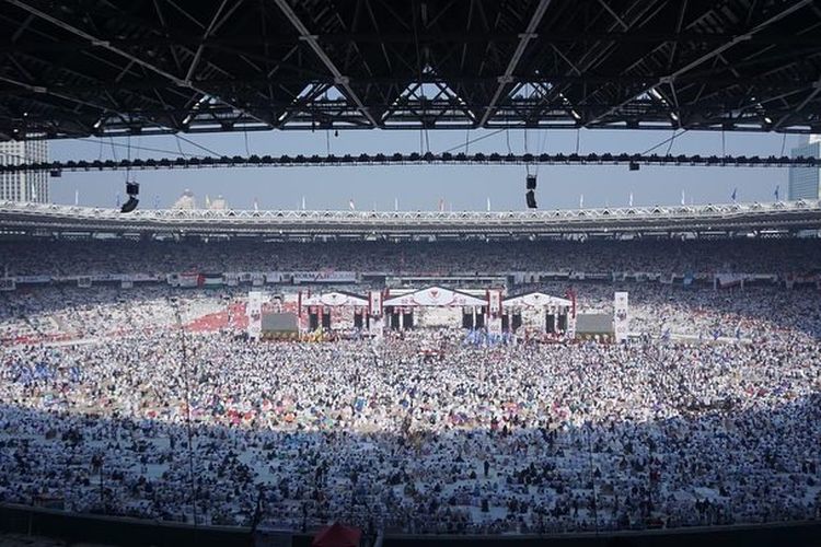 Massa Kampanye Nasional Prabowo-Sandi di GBK, Minggu (7/4/2019).