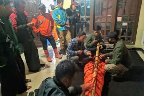 Terjatuh Saat Naik Gunung Slamet, Pendaki Asal Jakarta Dievakuasi Tim SAR