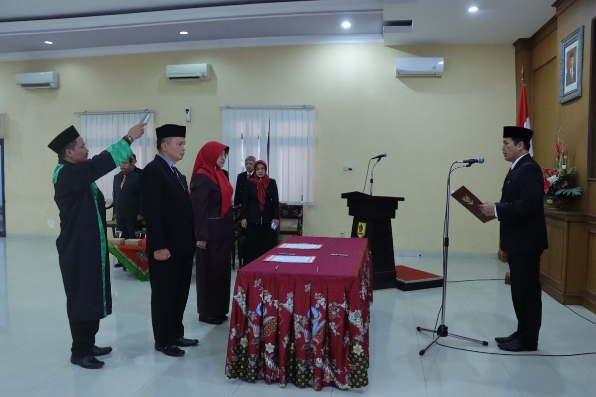 Bupati Wonogiri Joko Sutopo atau Jekek melantik dua pejabat eselon II di Graha Personalia Badan Kepegawaian Daerah (BKD) Wonogiri, Rabu (12/6/2024).