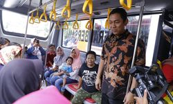 Hendrar Puji Pembangunan Halte Trans Semarang di USM 