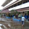 Banjir Rendam Permukiman Kemang, Warga Mengungsi di SDN Bangka 07
