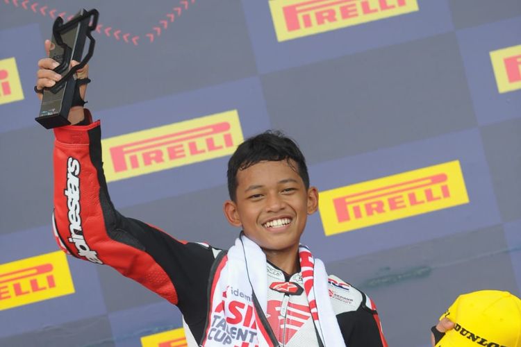 Pebalap Indonesia binaan PT Astra Honda Motor (AHM) Veda Ega Pratama meraih kemenangan pada Race 1 Idemitsu Asia Talent Cup (IATC) 2022 di Sirkuit Mandalika, Sabtu (12/11/2022) sore WITA. 