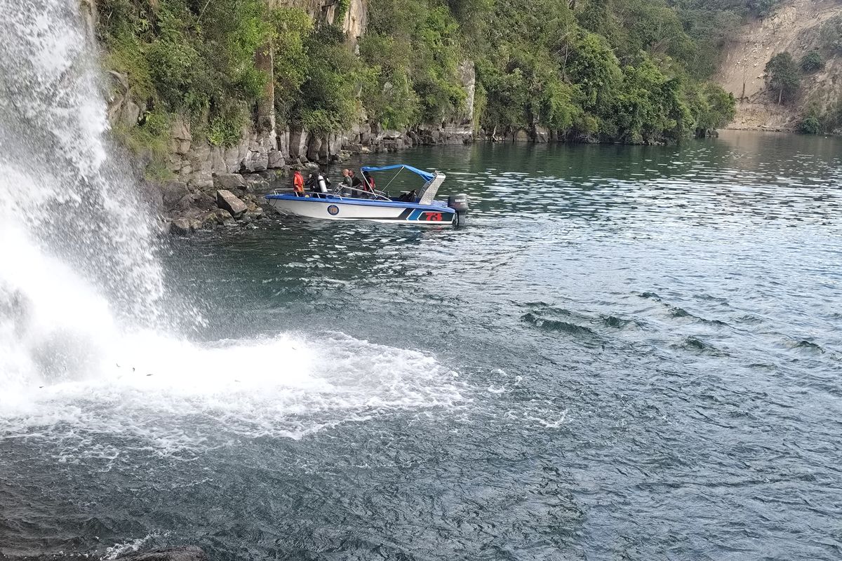 Pencarian Mahasiswa Unika yang Tenggelam di Danau Toba Terkendala ...
