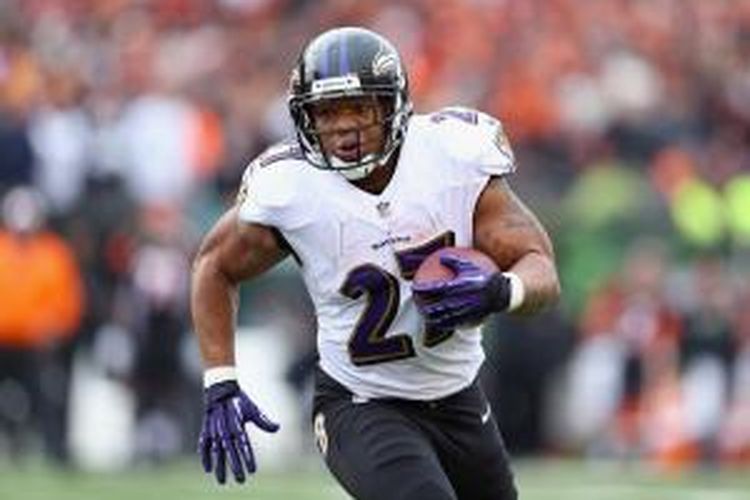 Pemain football Baltimore Ravens, Ray Rice, beraksi pada 29 Desember 2013.
