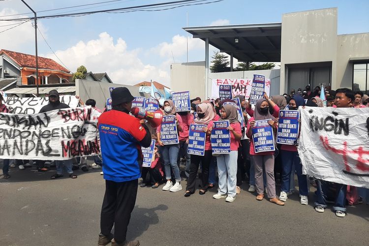 Ratusan Buruh Garmen di Sleman Demo, Tuntut Gaji 3 Bulan Belum Dibayar