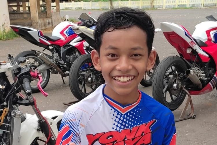 Veda Ega Pratama (13) Pembalap Asal Gunungkidul saat berlatih di Pasar Hewan Siono Harjo