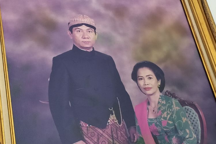 Mantan Wali Kota Solo, Kol. Inf (Purn) Imam Soetopo (kanan) semasa hidupnya bersama isterinya Siswardinah Imam Soetopo.