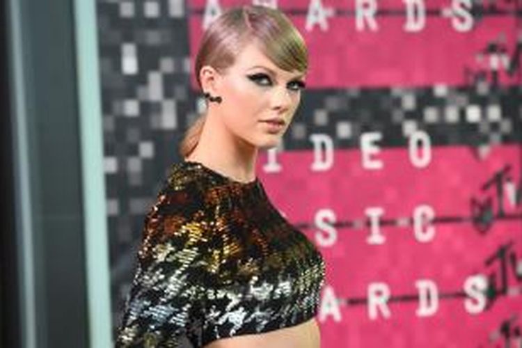 Taylor Swift hadir dalam pergelaran MTV Video Music Awards 2015 di Microsoft Theater, Los Angeles, California, AS, Minggu (30/8/2015) malam waktu setempat.