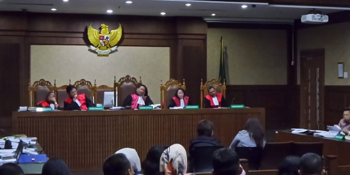 Dua pengusaha money changer Moni dan Neni bersaksi untuk terdakwa Setya Novanto di Pengadilan Tipikor Jakarta, Senin (15/1/2018).