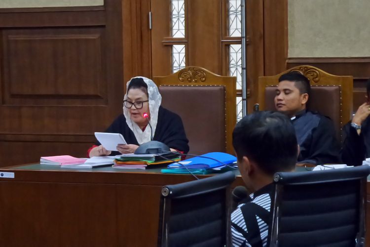 Mantan Menteri Kesehatan, Siti Fadilah Supari, di Pengadilan Tipikor Jakarta, Jumat (19/5/2017).