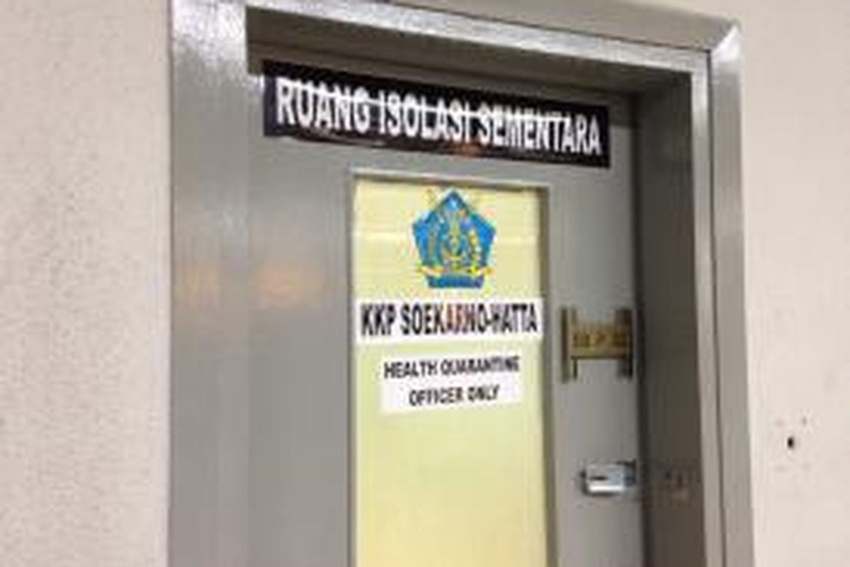 Ruang isolasi yang digunakan bagi penumpang yang diduga terkena virus Mers di Bandara Soekarno-Hatta, Kamis (11/6/2015). Penumpang yang diduga terjangkit Mers akan dilayani di dalam, termasuk dirujuk ke rumah sakit dengan pendampingan dari petugas Kantor Kesehatan Pelabuhan (KKP). 