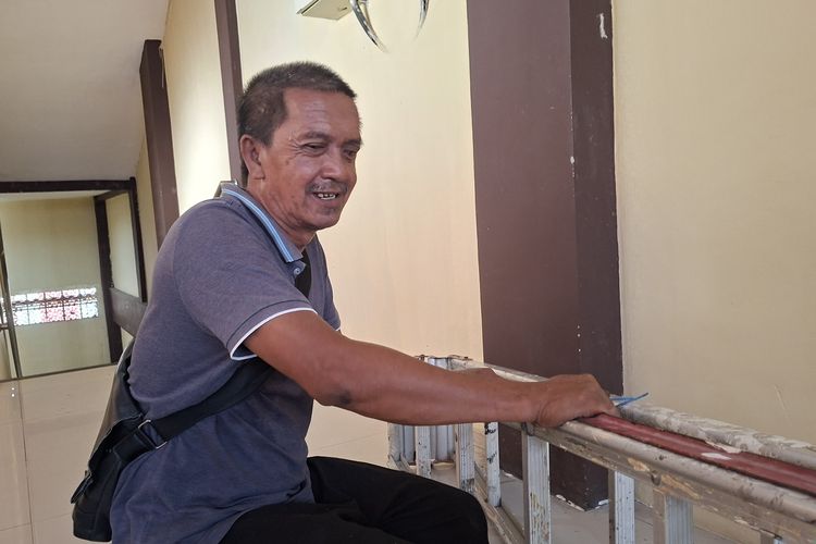 Cerita Fathor, Tukang Lampu yang Pastikan Rilis Kasus Narkoba di Aula Polres Sumenep Tetap Terang