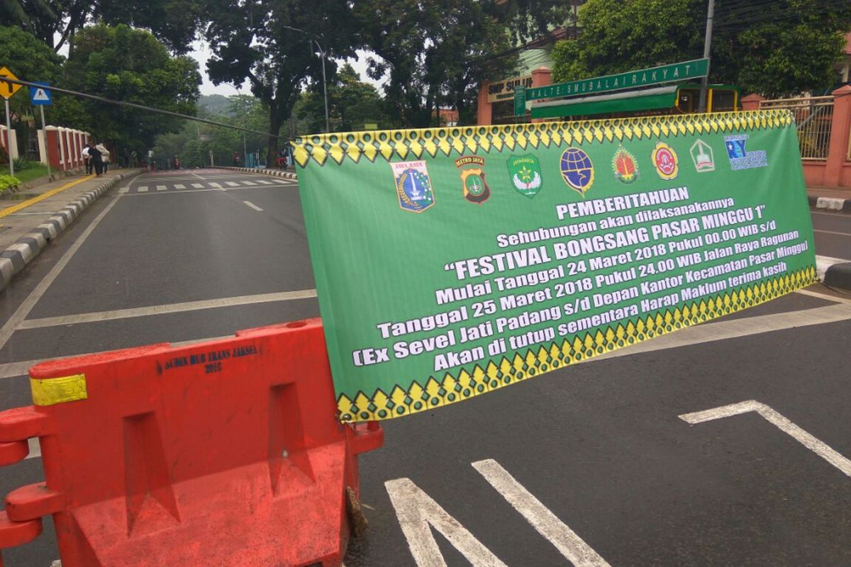 Jalan Raya Ragunan Jati Padang ditutup selama 24 jam sejak hari ini hingga Minggu pukul 00.00, Sabtu (24/3/2018).