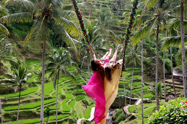 Couple swing Alas Harum