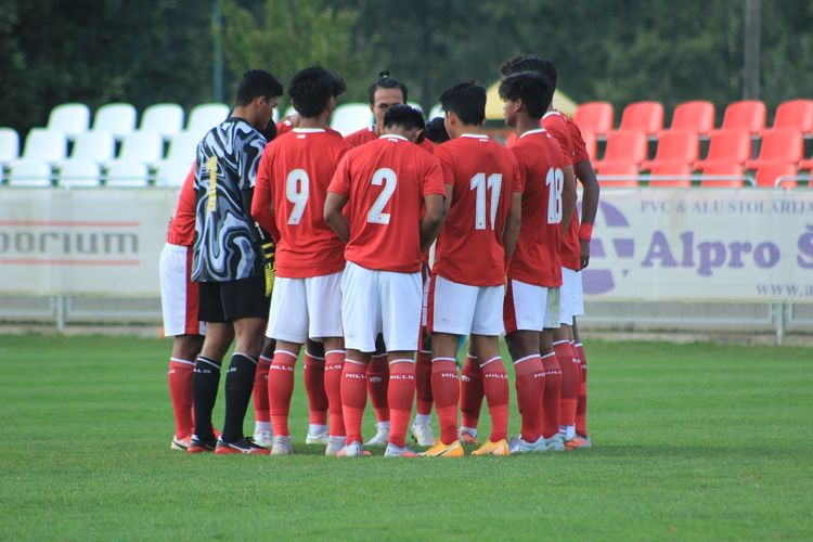 Skuad Timnas U19 Indonesia saat bertemu dengan Arab Saudi dalam laga uji coba di Kroasia, 11 September 2020.