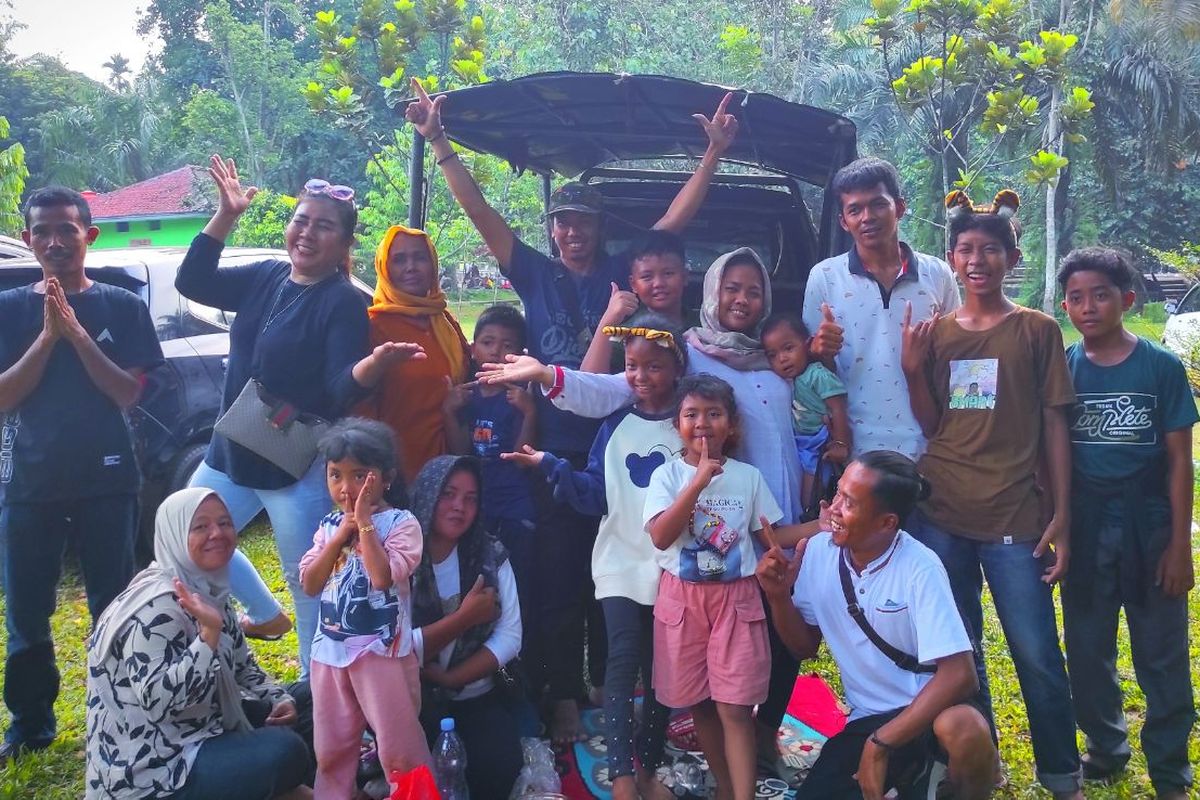 Penampakan Ejo dan keluarga besarnya ketika menghabiskan waktu liburan di Taman Margasatwa Ragunan, Jakarta Selatan, Minggu (30/4/2023). 