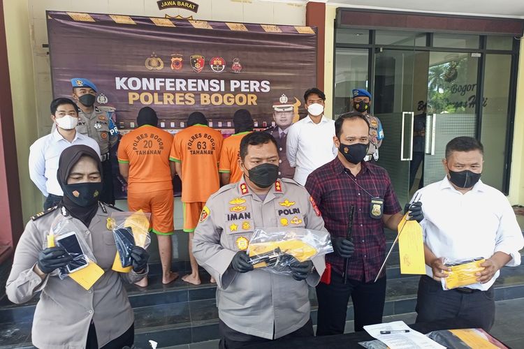 Polres Bogor, Jawa Barat, merilis kasus pencurian dengan kekerasan yang terjadi di wilayah Sukaraja, Kabupaten Bogor, Senin (14/3/2022).