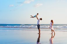 Studi Ungkapkan Manfaat Liburan ke Pantai bagi Kesehatan Mental