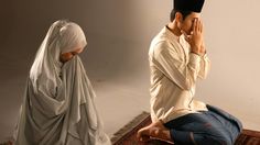 Ragu Terkena Najis Saat Shalat, Haruskah Dibatalkan atau Tetap Dilanjutkan?