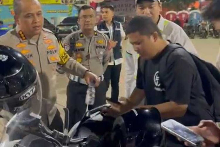 Niat Mudik Bertemu Orang Tua, Pemudik di Pelabuhan Ciwandan Dapat Kabar Duka Ibunya Meninggal