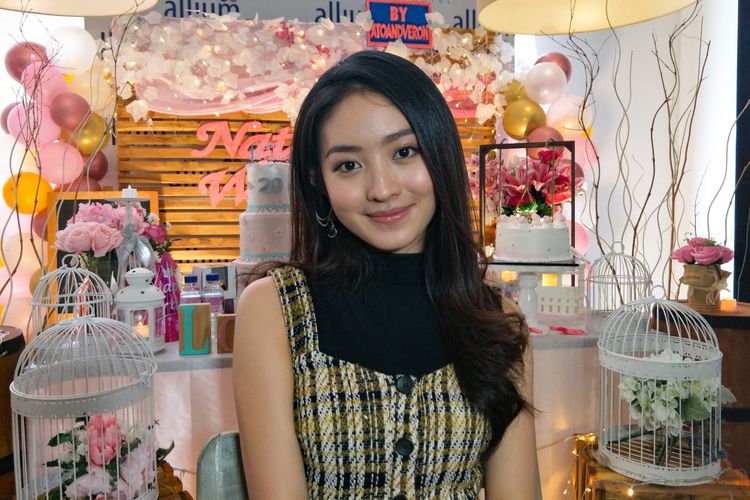 Artis peran Natasha Wilona saat ditemui di Hotel Allium, Tangerang, Banten, Minggu (13/1/2019).