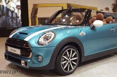 Akrab dengan Mini Cooper Tanpa Atap