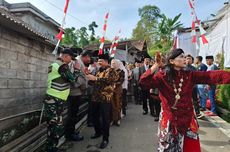 Jalan Kaki ke TPS, Cabup Semarang Ngesti Diiringi Tari Prajuritan