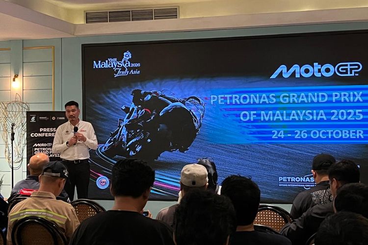 Azhan Shafriman Hanif, CEO Petronas SIC, saat melakukan konferensi pers di Jakarta (1/7/2025).