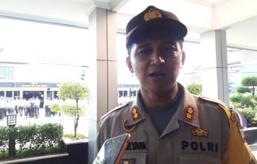 Polisi: Wanita Setengah Bugil di Summarecon Mall Bekasi Berusia 25 ...